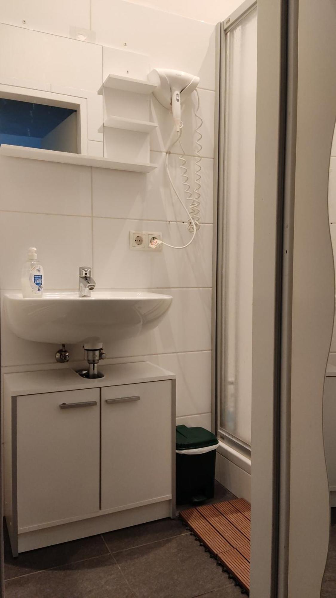 Abai 1150 Only Www-on-line-check-in & Selfservice Hostal